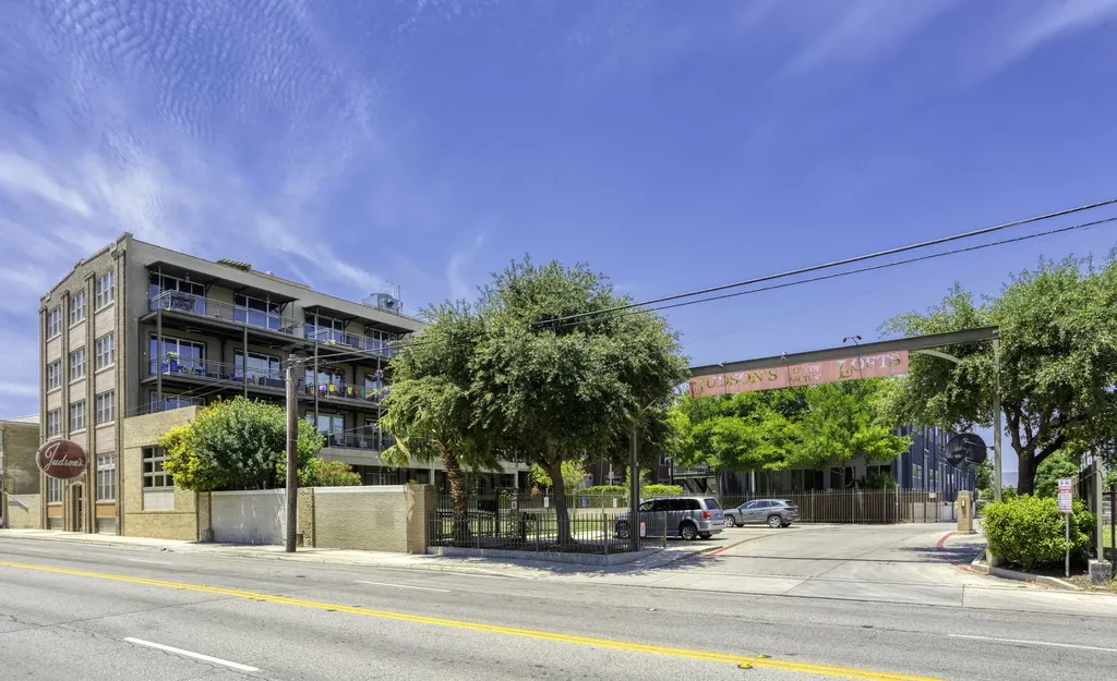 831 S Flores Street 2201 San Antonio TX 78204