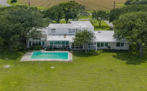 1700 S Virginia Port Lavaca TX 77979