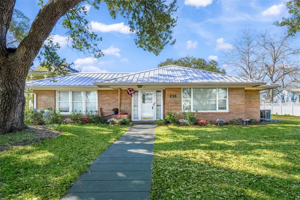 232 S Holland Bellville TX 77418