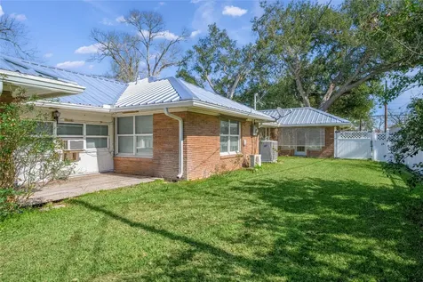 232 S Holland Bellville TX 77418