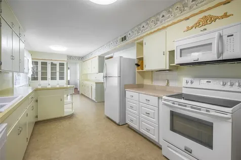 232 S Holland Bellville TX 77418