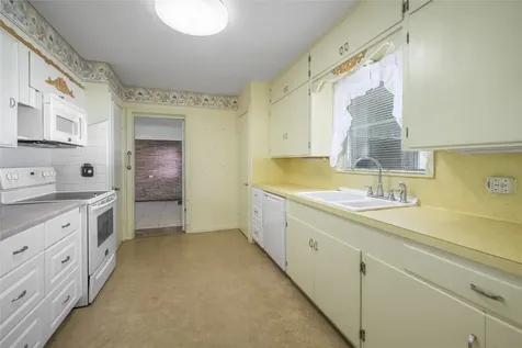 232 S Holland Bellville TX 77418