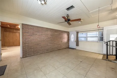 232 S Holland Bellville TX 77418