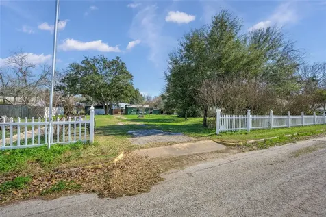 232 S Holland Bellville TX 77418