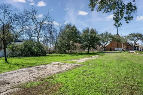 232 S Holland Bellville TX 77418