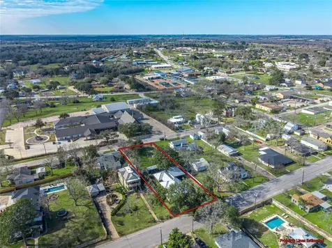 232 S Holland Bellville TX 77418