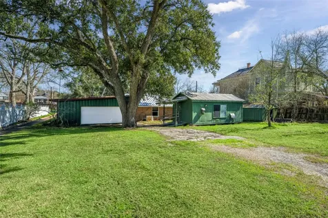 232 S Holland Bellville TX 77418