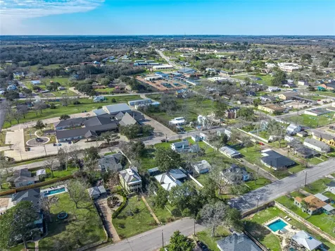 232 S Holland Bellville TX 77418