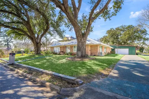 232 S Holland Bellville TX 77418
