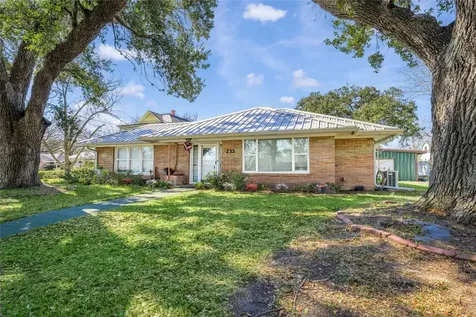 232 S Holland Bellville TX 77418