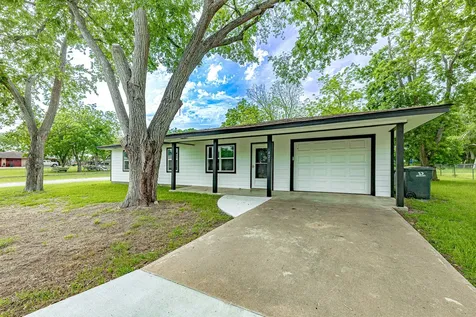 421 W Runk Street Shiner TX 77984