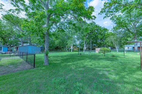 421 W Runk Street Shiner TX 77984