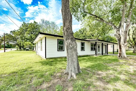 421 W Runk Street Shiner TX 77984