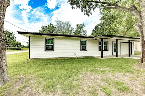 421 W Runk Street Shiner TX 77984