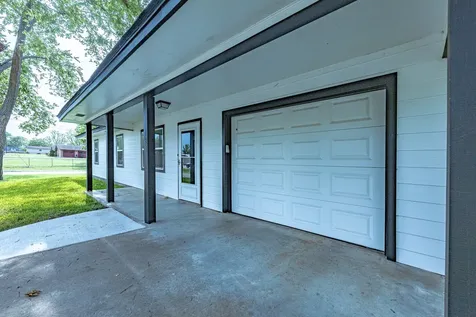 421 W Runk Street Shiner TX 77984