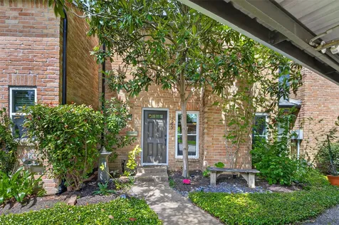 745 Worthshire Street Houston TX 77008