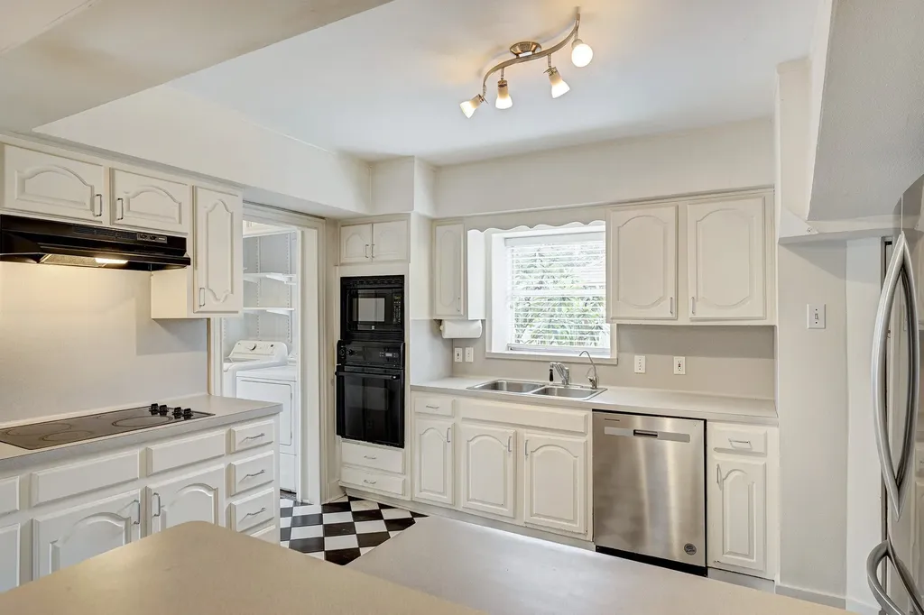 6608 Weslayan Street West University Place TX 77005