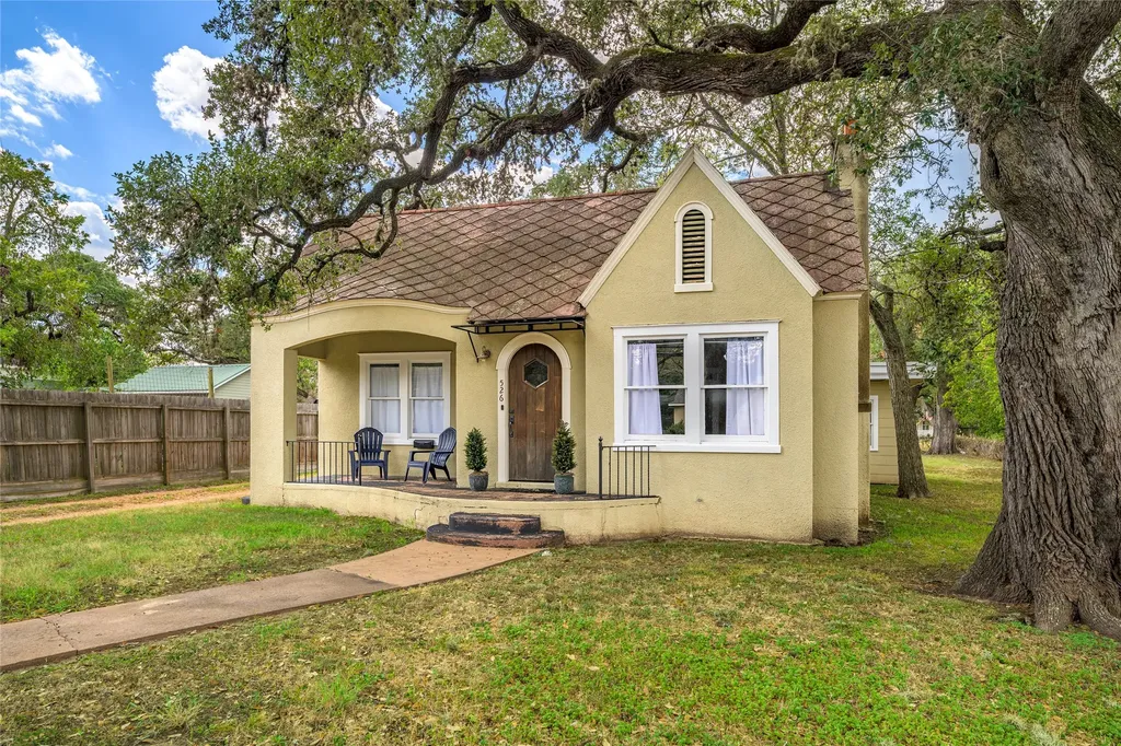 526 S Jefferson Street La Grange TX 78945