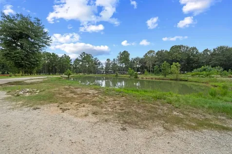 404 County Road 3295 Cleveland TX 77327