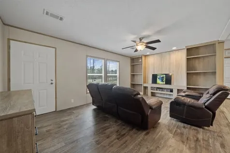 404 County Road 3295 Cleveland TX 77327