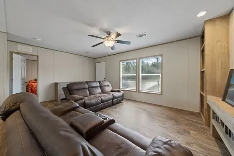 404 County Road 3295 Cleveland TX 77327