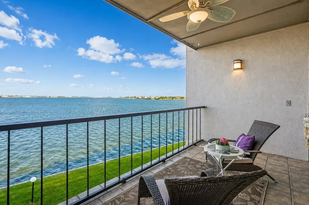 351 Lakeside Lane 204 Houston TX 77058