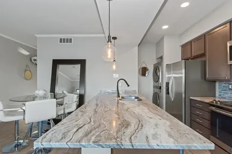 351 Lakeside Lane 204 Houston TX 77058