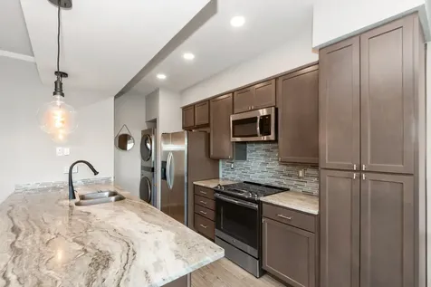 351 Lakeside Lane 204 Houston TX 77058