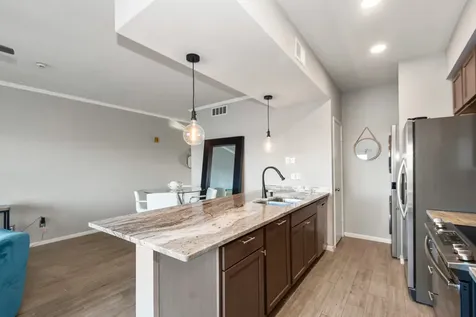 351 Lakeside Lane 204 Houston TX 77058