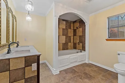 10703 Crestfield Court Houston TX 77070