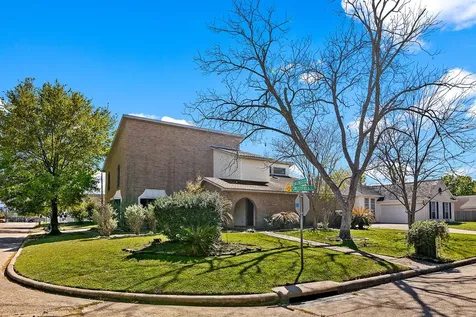 10703 Crestfield Court Houston TX 77070