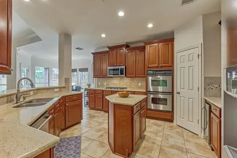 11 N French Oaks Circle The Woodlands TX 77382