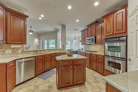 11 N French Oaks Circle The Woodlands TX 77382