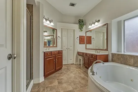 11 N French Oaks Circle The Woodlands TX 77382