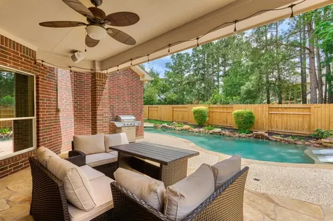 11 N French Oaks Circle The Woodlands TX 77382
