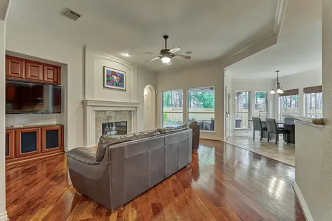 11 N French Oaks Circle The Woodlands TX 77382