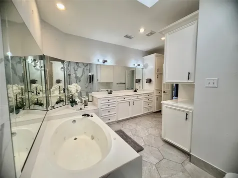 8006 Oakwood Bend Drive Houston TX 77040