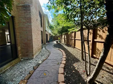 8006 Oakwood Bend Drive Houston TX 77040