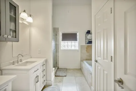 5841 Darling Street C Houston TX 77007