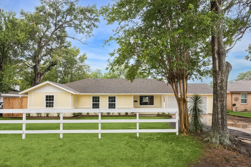 10009 Lazy Oaks Street Houston TX 77080