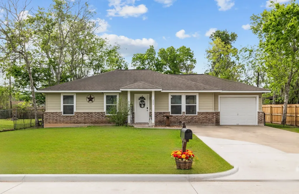 253 Briarcreek Street Richwood TX 77531