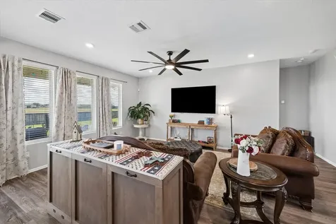 7207 Hillside Avenue Mont Belvieu TX 77523