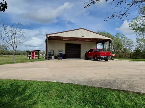 3831 County Road 211 Danbury TX 77534