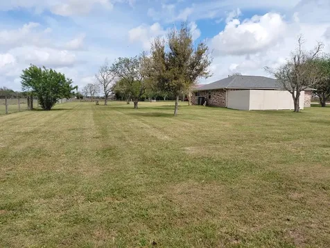 3831 County Road 211 Danbury TX 77534