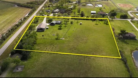 3831 County Road 211 Danbury TX 77534