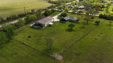 3831 County Road 211 Danbury TX 77534