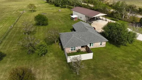 3831 County Road 211 Danbury TX 77534