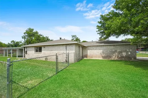205 Bert Street Angleton TX 77515