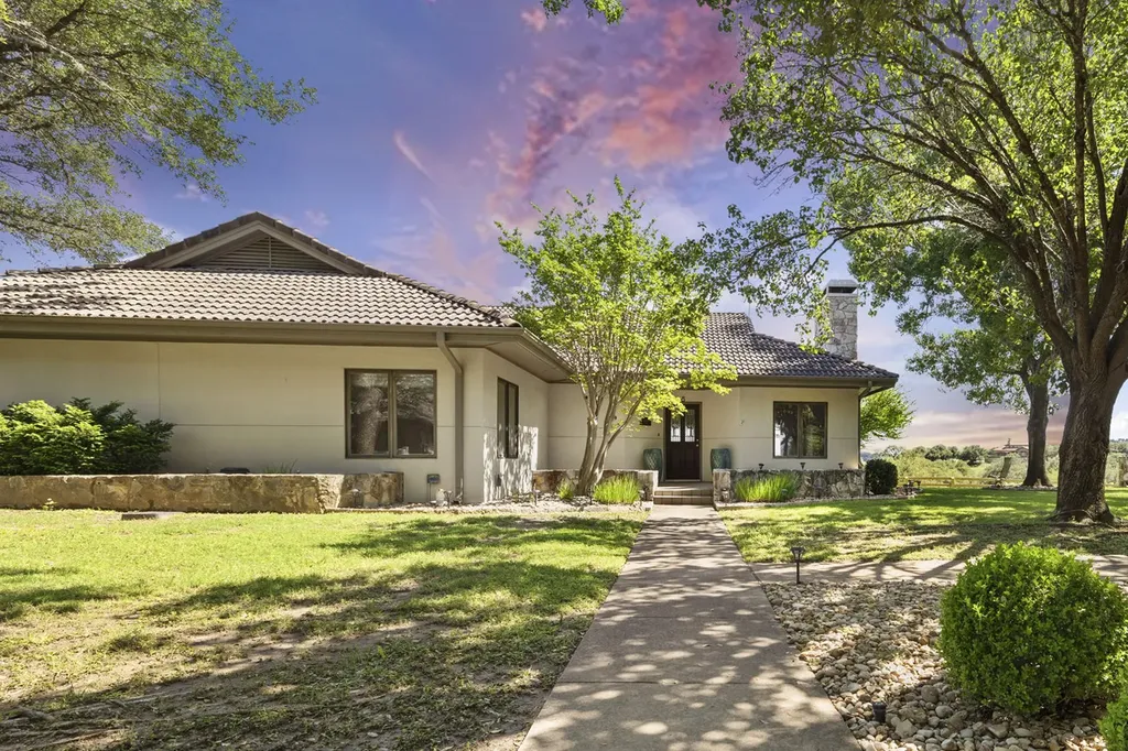 1609 Clubhouse Hill Drive Spicewood TX 78669