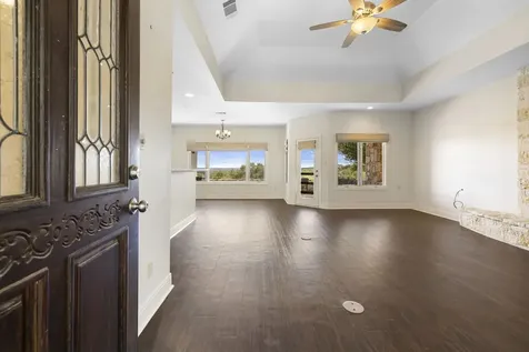 1609 Clubhouse Hill Drive Spicewood TX 78669